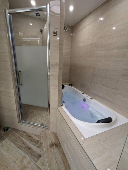 Le Cosy-Chic - T3 Balneo A Villeurbanne / Lyon Luaran gambar
